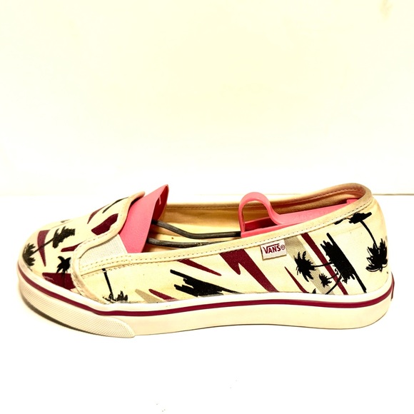 Vans - Picture 2 of 11